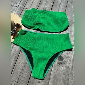 beautiful 2-piece bikini, full briefs